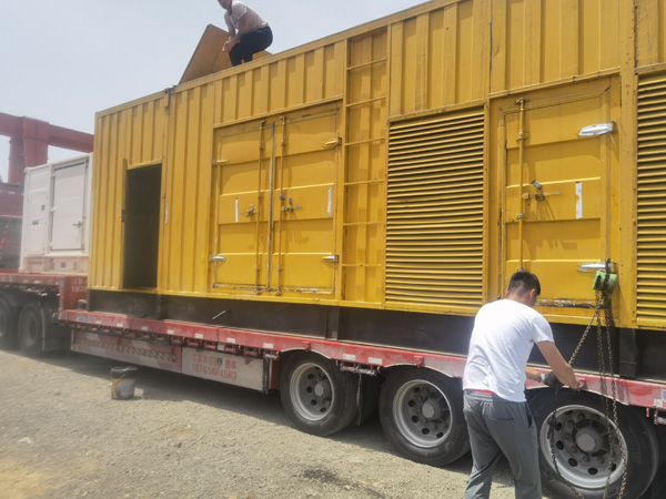 雨城除了负载情况和发动机维护，还有哪些因素会影响 200kw 柴油发电机的油耗？