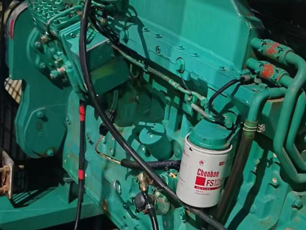 雨城如何确定新的发电机组控制系统是否与原系统兼容？