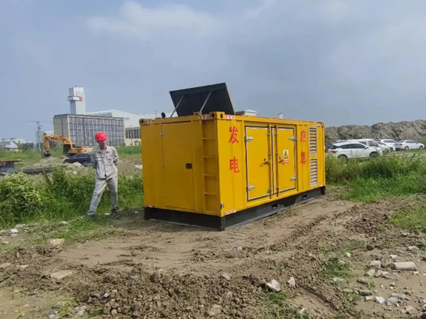 雨城200KW柴油发电机机组每小时的油耗量受哪些因素影响？